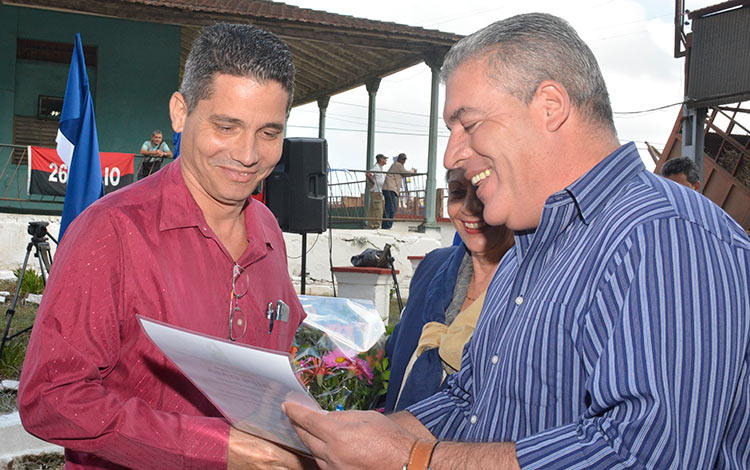 Reconocimiento a la Universidad Central Marta Abreu de Las Villas en el acto por el Día de la Ciencia Cubana en Villa Clara. Reconocimiento a la Universidad Central Marta Abreu de Las Villas en el acto por el Día de la Ciencia Cubana en Villa Clara.