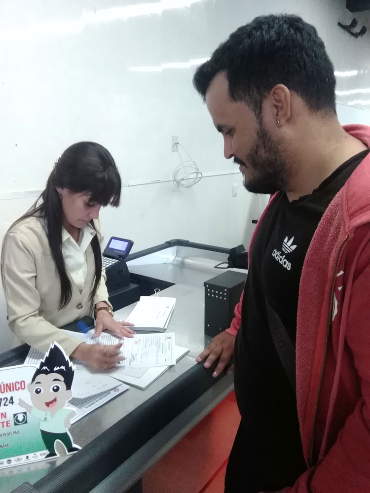 Ciente y administradora de la tienda Las Villas, de Santa Clara. Ciente y administradora de la tienda Las Villas, de Santa Clara.