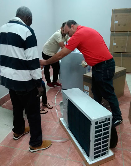 Cliente en la tienda Electro Caribe, para la venta en moneda libremente convertible. Cliente en la tienda Electro Caribe, para la venta en moneda libremente convertible.