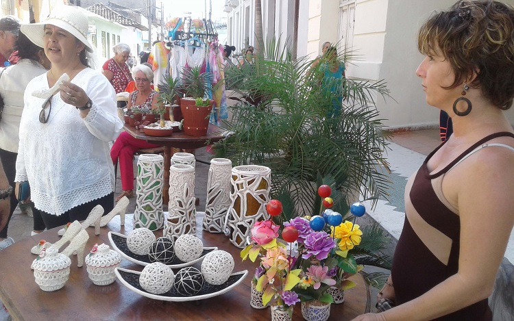 Feria Comercial Arte para Mamá, en Santa Clara, Villa Clara Feria Comercial Arte para Mamá, en Santa Clara, Villa Clara