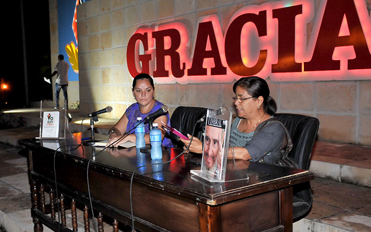 Minoska Caldalso y Susel García presentan revista Umbral y libro Yo soy Fidel. Minoska Caldalso y Susel García presentan revista Umbral y libro Yo soy Fidel.
