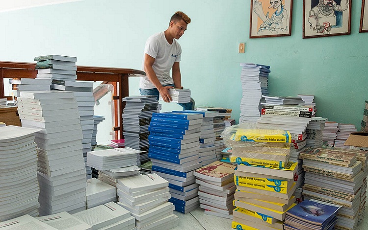 Preparativos Feria del Libro 2018 Preparativos Feria del Libro 2018