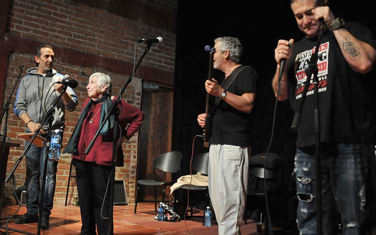 Esther Bejarano y la banda Microphone Mafia