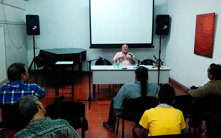 Conferencia de Fernando Rojas, viceministro de Cultua, en Jornada Estrella Roja, Uneac, Villa Clara