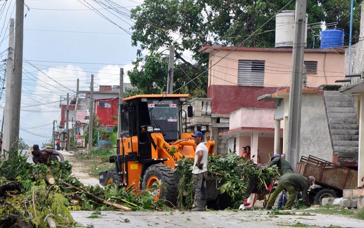 Limpieza de calles en Santa Clara tras huracán Irma. Limpieza de calles en Santa Clara tras huracán Irma.