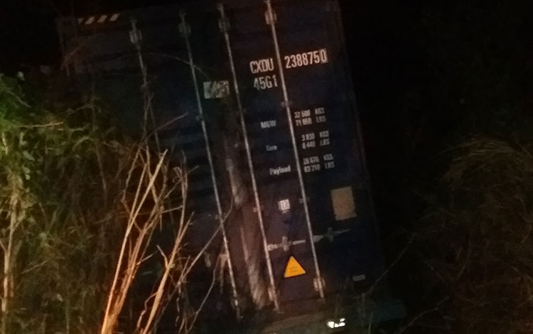 Contenedor transportado por el camión de carga. Contenedor que transportaba el camión involucrado en accidente en kilómetro 268 de la Autopista Nacional.