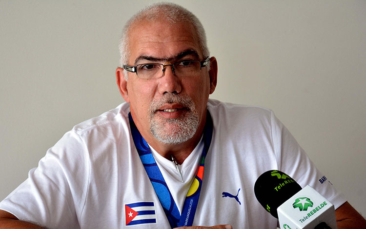 Antonio Becali Garrido, presidente del IInstituto Nacional de Deportes, Educación Física y Recreación de Cuba. Antonio Becali Garrido, presidente del IInstituto Nacional de Deportes, Educación Física y Recreación de Cuba.