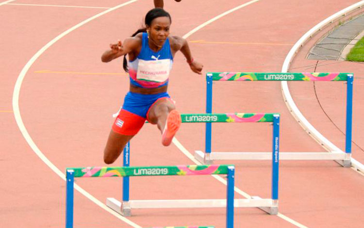 Zurian Hechevarría clasificada para la final de 400 m c/v. Zurian Hechevarría clasificada para la final de 400 m c/v.