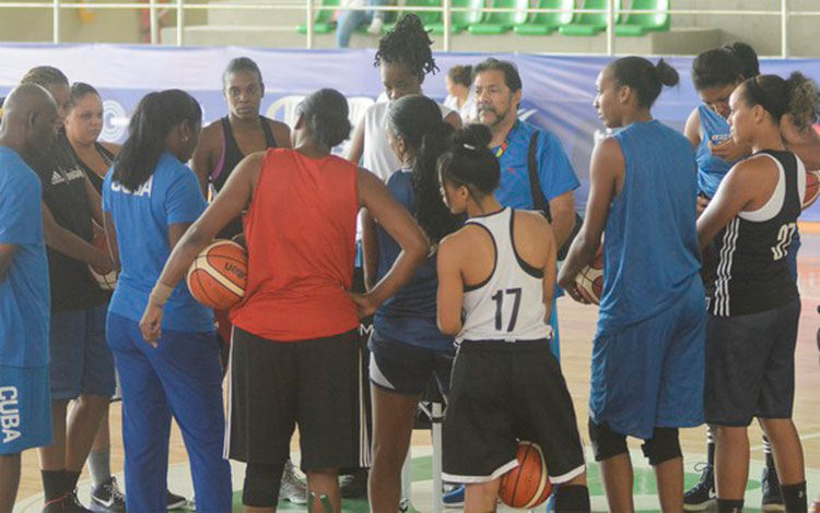 Entrenamiento de equipo de baloncesto femenino en Barranquilla. Entrenamiento de equipo de baloncesto femenino en Barranquilla.