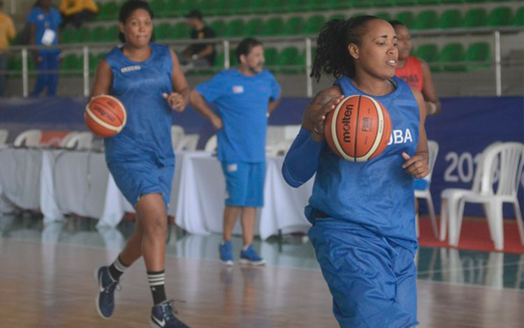 Entrenamiento de equipo de baloncesto femenino en Barranquilla. Entrenamiento de equipo de baloncesto femenino en Barranquilla.