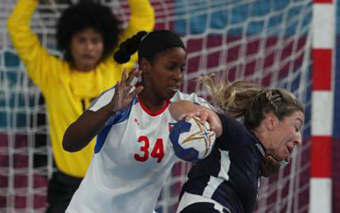 Jennifer Amanda Toledo en juego de balonmano contra Estados Unidos en los Panamericanos de Lima 2019. Jennifer Amanda Toledo en juego de balonmano contra Estados Unidos en los Panamericanos de Lima 2019.