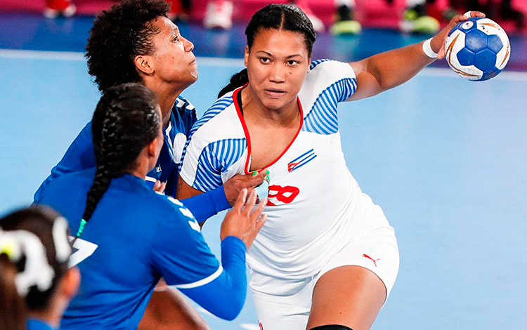 Lorena Téllez, una de las jugadoras de balonmano de Cuba contratadas por ligas extranjeras. Lorena Téllez, una de las jugadoras de balonmano de Cuba contratadas por ligas extranjeras.