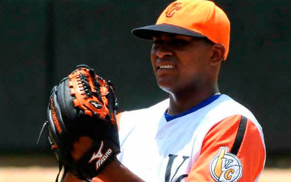 El estelar Freddy Asiel Álvarez encabeza la nómina de pitchers de los Naranjas (Foto de Archivo) Freddy Asiel Álvarez