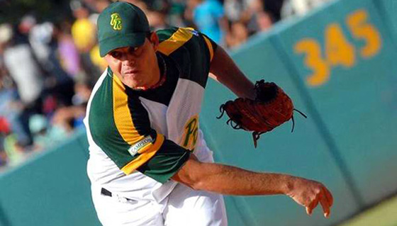 Al equipo que todos mirarán para reforzar el staff se llama Pinar del Río. (Foto: Tomada de Internet) yosvani torres lanzador fpt2 Pelota Cubana USA