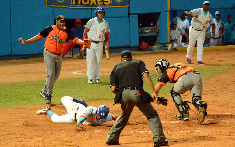 Primer juego Villa Clara-Ciego de ívila, play off. Primer juego Villa Clara-Ciego de ívila, play off.