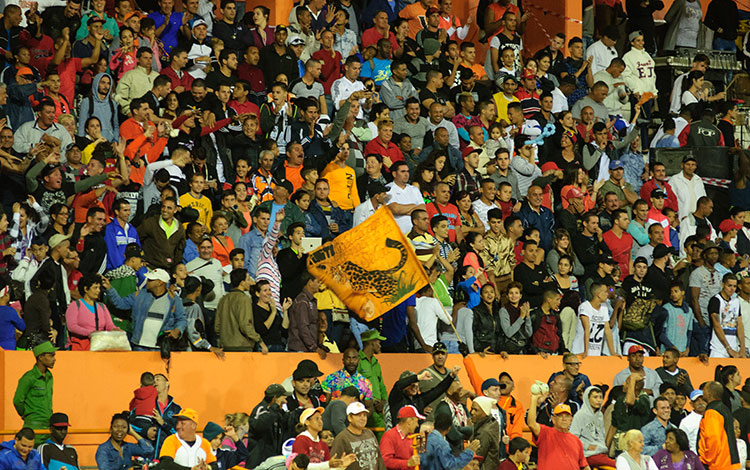 Aficionados en el estadio Sandino, cuarto juego Villa Clara-Ciego de ívila. Aficionados en el estadio Sandino, cuarto juego Villa Clara-Ciego de ívila.