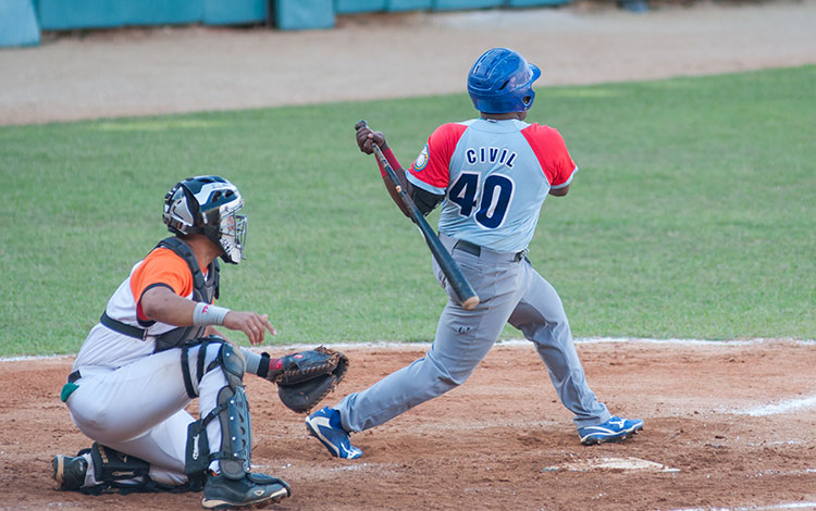 Jonrón de Abdel Civil en el segundo inning del quinto juego Villa Clara-Ciego de Ávila. Jonrón de Abdel Civil en el segundo inning del quinto juego Villa Clara-Ciego de Ávila.
