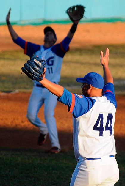 Miguel Lahera salvó el juego. Miguel Lahera celebra último out del juego final contra Ciego de ívila.