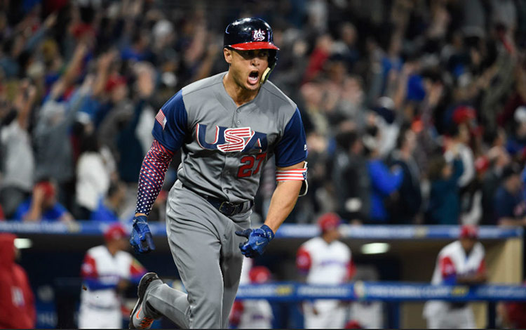 Giancarlo Stanton batea jonrón contra Dominicana. Giancarlo Stanton batea jonrón contra Dominicana.