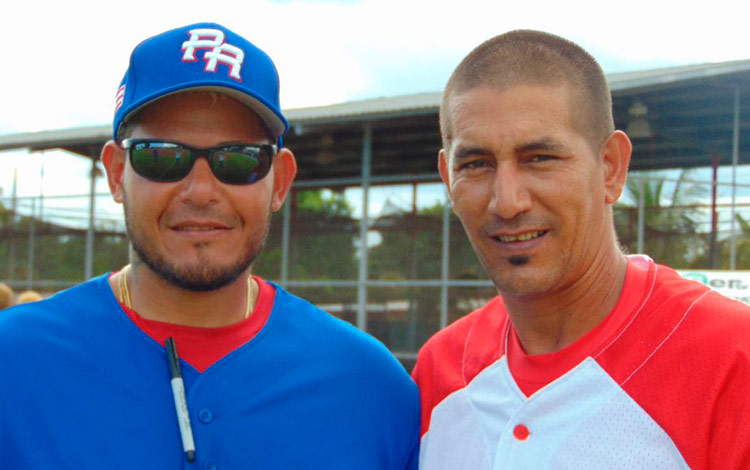 Yadier Molina y Ariel Pestano. Yadier Molina y Ariel Pestano, mánager de Puerto Rico y Cuba, respectivamente.