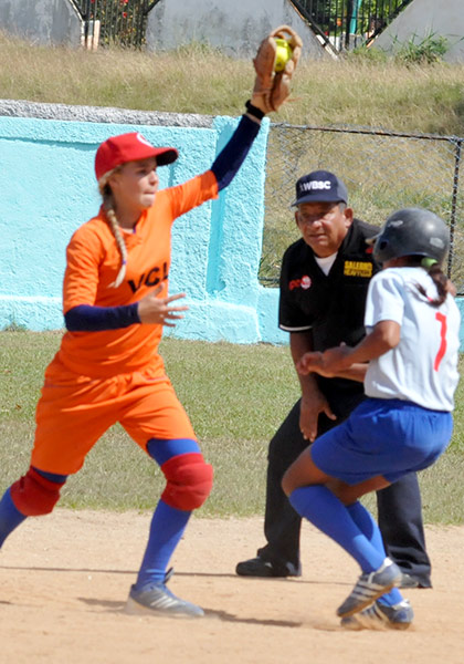 Villa Clara contra Granma, final del nacional femenino de softbol. Juego por el título nacional femenino de softbol entre Villa Clara y Granma.