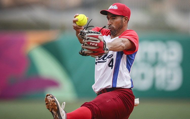 Alaín Román, pitcher cubano de softbol. Alaín Román, pitcher cubano de softbol.