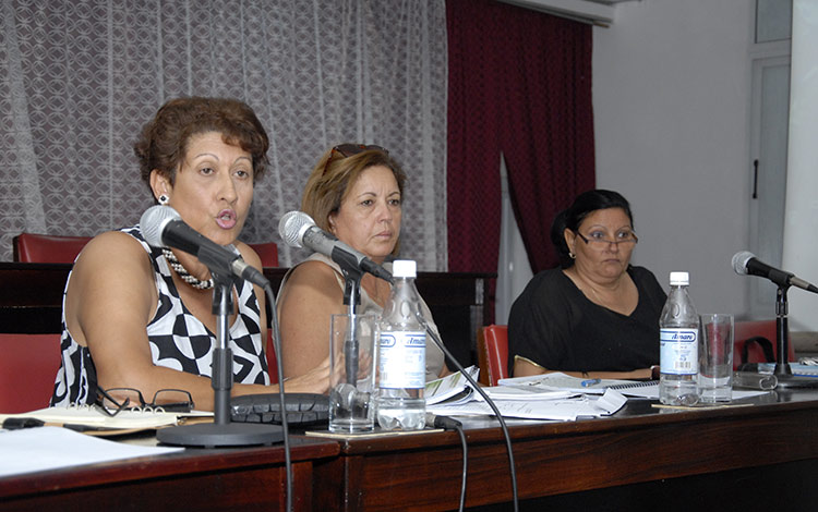 Ena Elsa Velázquez Cobiella, ministra cubana de Educación (Izq.). Foto: Ramón Barreras Valdés (Archivo).