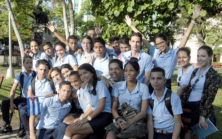 Estudiantes del preuniversitario Osvaldo Herrera, de Santa Clara.