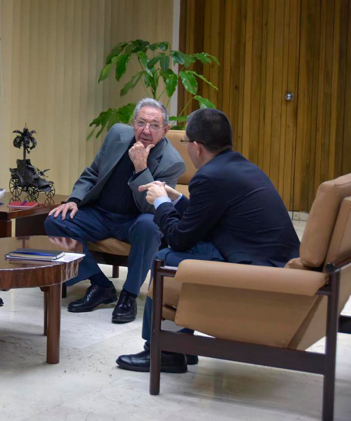 Raúl Castro y Jorge Arreaza. Raúl Castro y Jorge Arreaza.