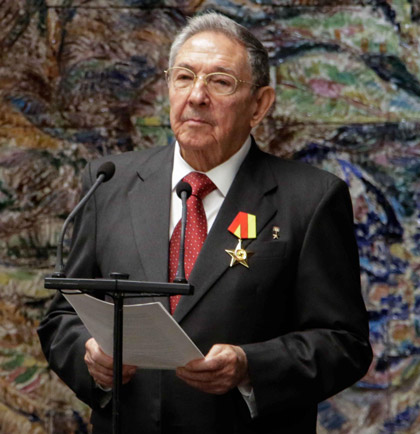 Raúl Castro: La amistad entre Cuba y Vietnam ha superado la prueba del tiempo Raúl Castro Ruz agradece condecoración con Orden Estrella Dorada, de Vietnam.
