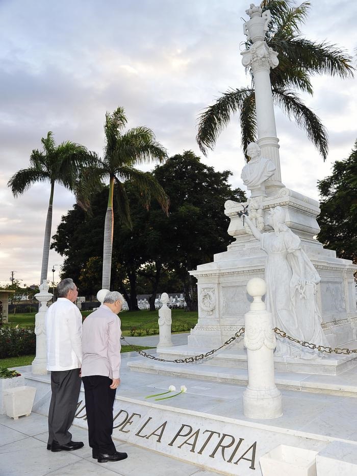 Nguyen Phu visita Santa Ifigenia Nguyen Phu visita Santa Ifigenia