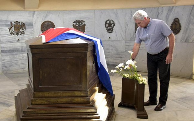 Díaz-Canel rinde tributo a Martí Díaz-Canel rinde tributo a Martí