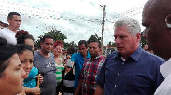 Presidente cubano, Miguel Díaz-Canel, dialoga con pobladores de la comunidad El Vizcaíno, en Pinar del Río. Presidente cubano, Miguel Díaz-Canel, dialoga con pobladores de la comunidad El Vizcaíno, en Pinar del Río.