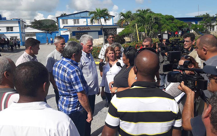 Díaz-Canel recorre empresa pesquera de la Isla de la Juventud. Díaz-Canel recorre empresa pesquera de la Isla de la Juventud.