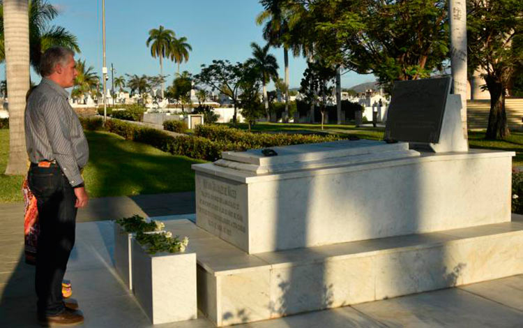 Presidente cubano, Miguel Díaz-Canel, rinde homenaje a Mariana Grajales en el cementerio Santa Ifigenia, de Santiago de Cuba. Presidente cubano, Miguel Díaz-Canel, rinde homenaje a José Martí en el cementerio Santa Ifigenia, de Santiago de Cuba.Presidente cubano, Miguel Díaz-Canel, rinde homenaje a Mariana Grajales en el cementerio Santa Ifigenia, de Santiago de Cuba.