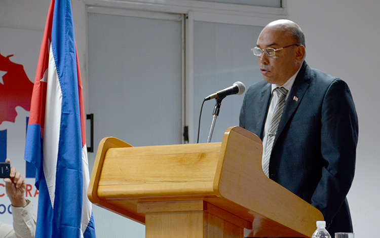 Alberto López Díaz, gobernador de Villa Clara, pronuncia discurso tras toma de posesión de su cargo. Alberto López Díaz, gobernador de Villa Clara, pronuncia discurso tras toma de posesión de su cargo.