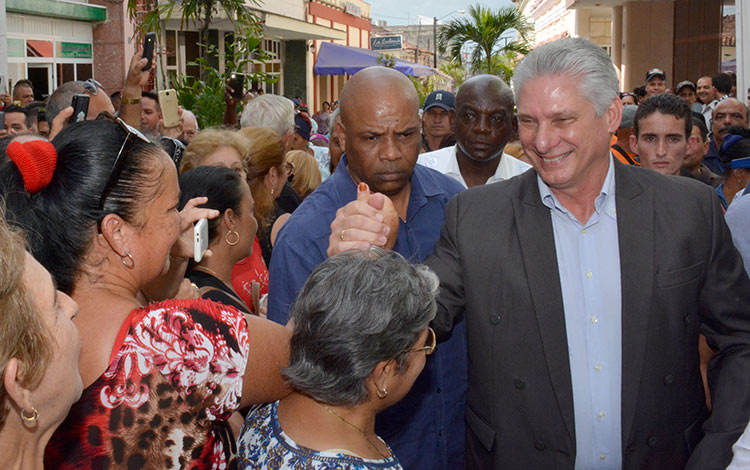El presidente de la República de Cuba, Miguel Díaz-Canel Bermúdez, saludo al pueblo de Santa Clara. El presidente de la República de Cuba, Miguel Díaz-Canel Bermúdez, saludo al pueblo de Santa Clara.
