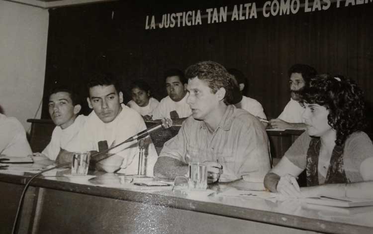 Miguel Díaz-Canel en el Consejo Nacional de la FEEM, en el año 2000. Miguel Díaz-Canel en el Consejo Nacional de la FEEM, en el año 2000.