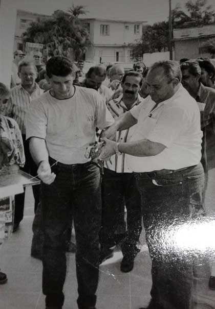 Miguel Díaz-Canel en Empresa Comercializadora del Ministerio de la Industria Sideromecánica. Miguel Díaz-Canel en Empresa Comercializadora del Ministerio de la Industria Sideromecánica.