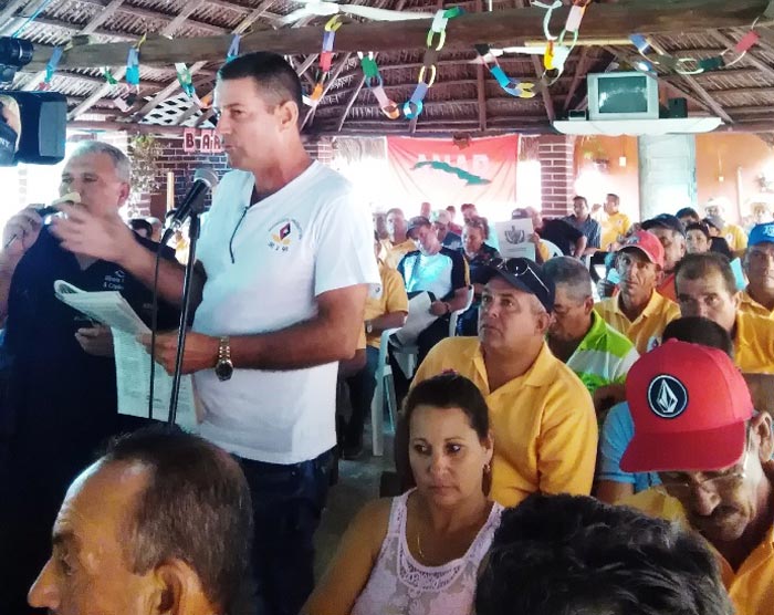 Campesino Magdiel Romero, de Camajuaní, interviene en consulta popular sobre Proyecto de Constitución. Campesino Magdiel Romero, de Camajuaní, interviene en consulta popular sobre Proyecto de Constitución.