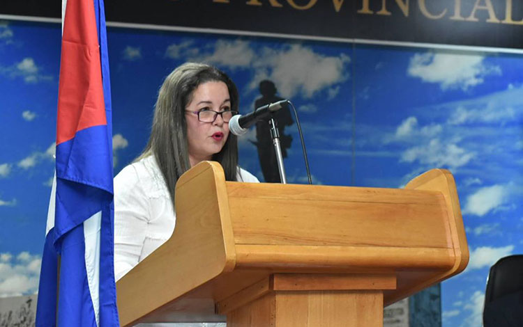 Yudí Rodríguez Hernández, primera secretaria del Partido en Villa Clara, pronuncia palabras de conclusión de la toma de posesión del gobernador y la vicegobernadora de Villa Clara. Yudí Rodríguez Hernández, primera secretaria del Partido en Villa Clara, pronuncia palabras de conclusión de la toma de posesión del gobernador y la vicegobernadora de Villa Clara.