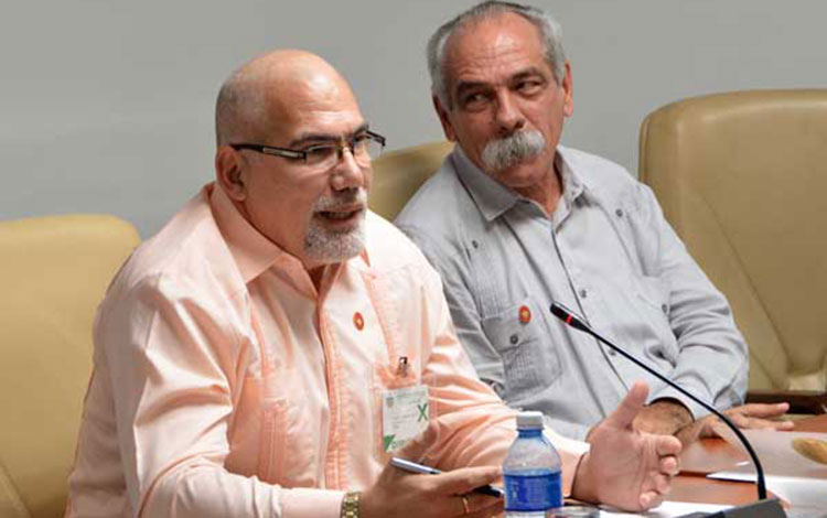 Antonio Becali, titular del Inder, y Jorge González, presidente de la Comisión de Salud y Deporte. Antonio Becali, titular del Inder, y Jorge González, presidente de la Comisión de Salud y Deporte.