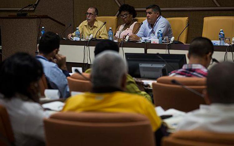 Comisión permanente del Parlamento cubano. Comisión permanente del Parlamento cubano.