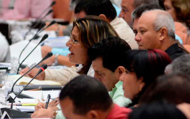 Diputados en sesión ordinaria de la Asamblea Nacional. Diputado participan en décimo periodo ordinario de sesiones de la VIII Legislatura.