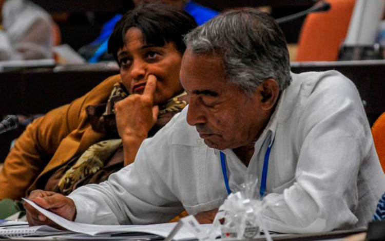 Diputados en sesión ordinaria de la Asamblea Nacional del Poder Popular. Diputados en sesión ordinaria de la Asamblea Nacional del Poder Popular.