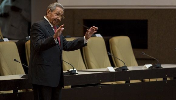 Raúl en la Asamblea Nacional del Poder Popular. Raúl en la Asamblea Nacional del Poder Popular.