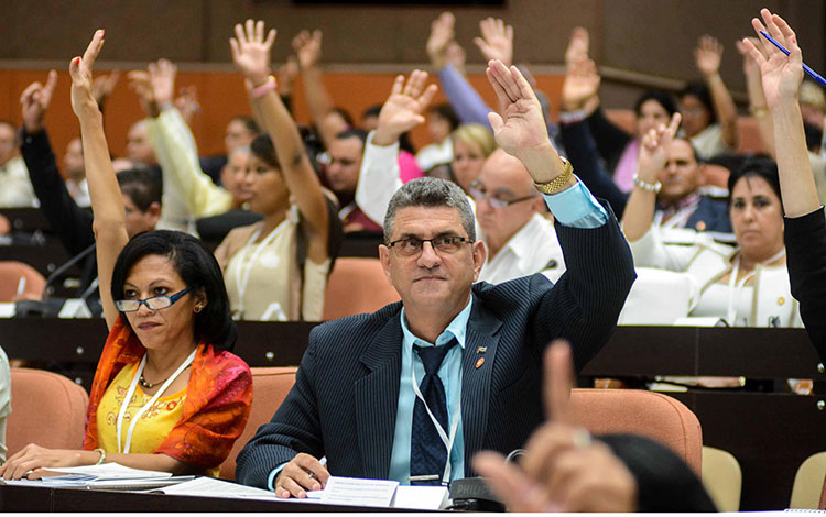 Diputados cubanos en clausura de sesión ordinaria de la Asamblea Nacional. Diputados cubanos en clausura de sesión ordinaria de la Asamblea Nacional.