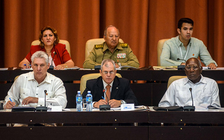 Miguel Díaz-Canel, Homero Acosta y Salvador Valdés Mesa. Miguel Díaz-Canel, Homero Acosta y Salvador Valdés Mesa.