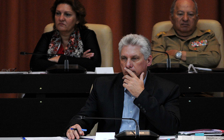 Miguel Díaz-Canel, presidente de Cuba, participa en debate parlamentario sobre informatización de la sociedad. Miguel Díaz-Canel, presidente de Cuba, participa en debate parlamentario sobre informatización de la sociedad.