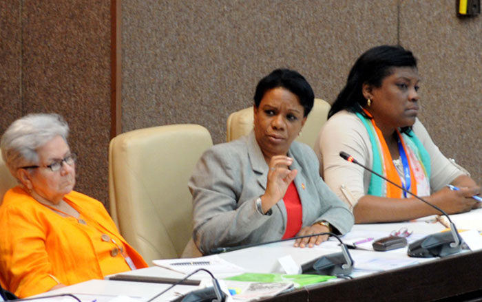Gladys Bejerano, contralora general de la República de Cuba, e Inés María Chapman, vicepresidenta de los Consejos de Estado y de Ministros. Gladys Bejerano, contralora general de la República de Cuba, e Inés María Chapman, vicepresidenta de los Consejos de Estado y de Ministros.
